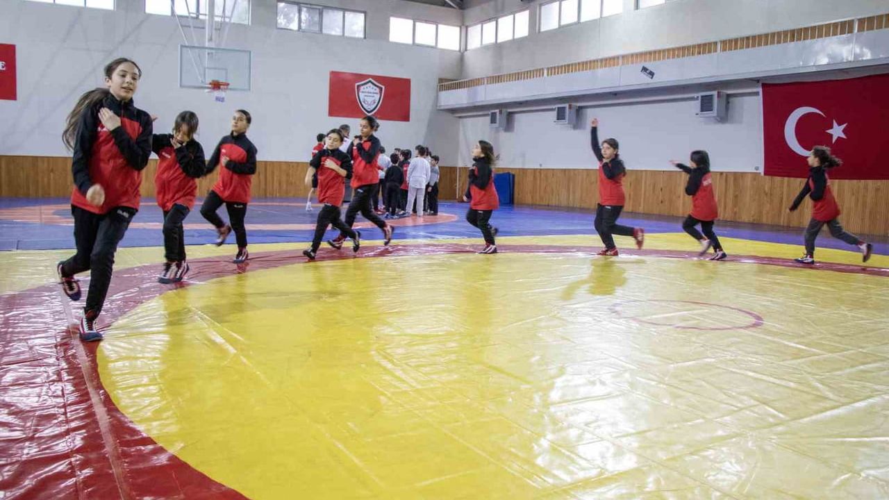 Nesrin Baş Tokat'ta: Kız Çocuklarını Güreşe Teşvik Ediyor