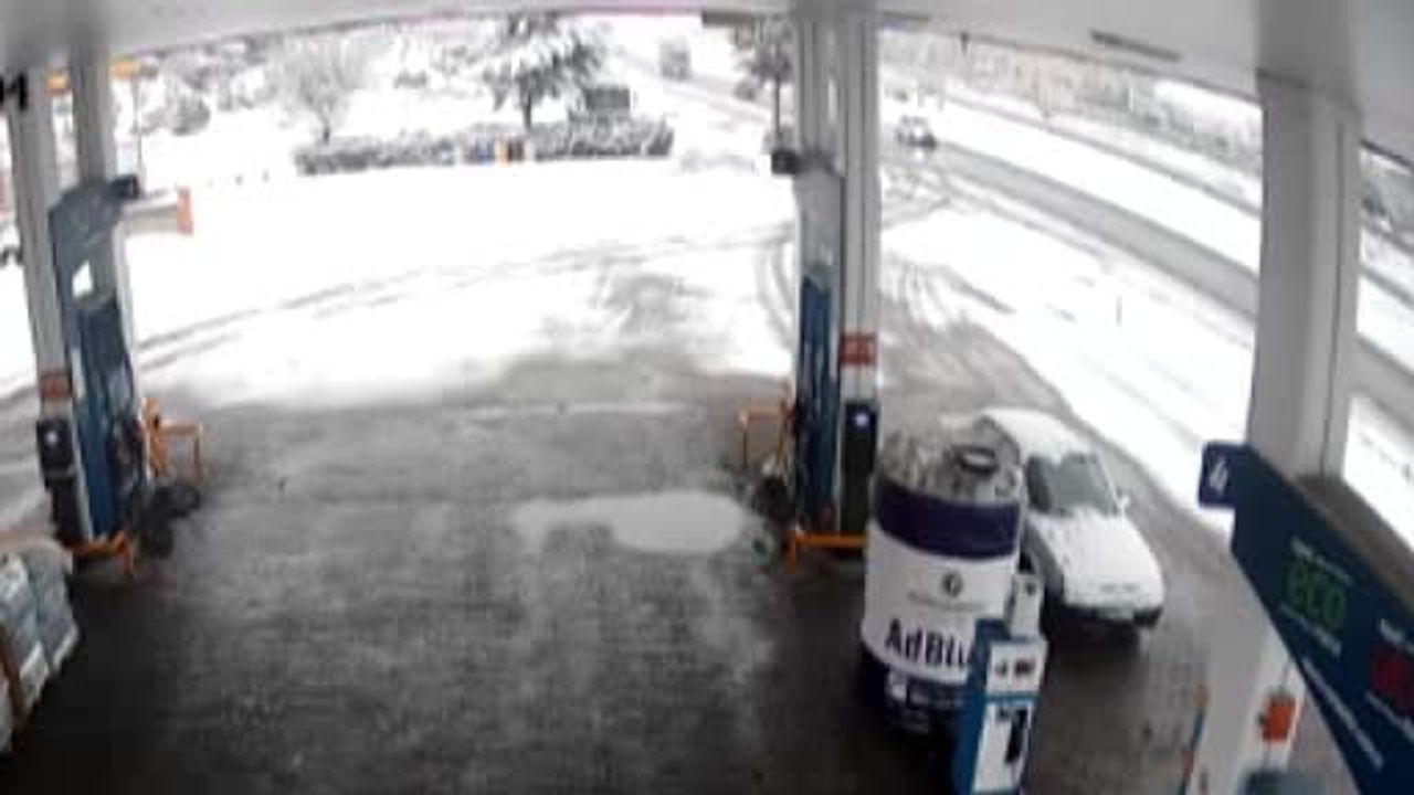 Nevşehir'de Buzlanma Nedeniyle 34 DRL 149 Plakalı Otomobil Takla Attı