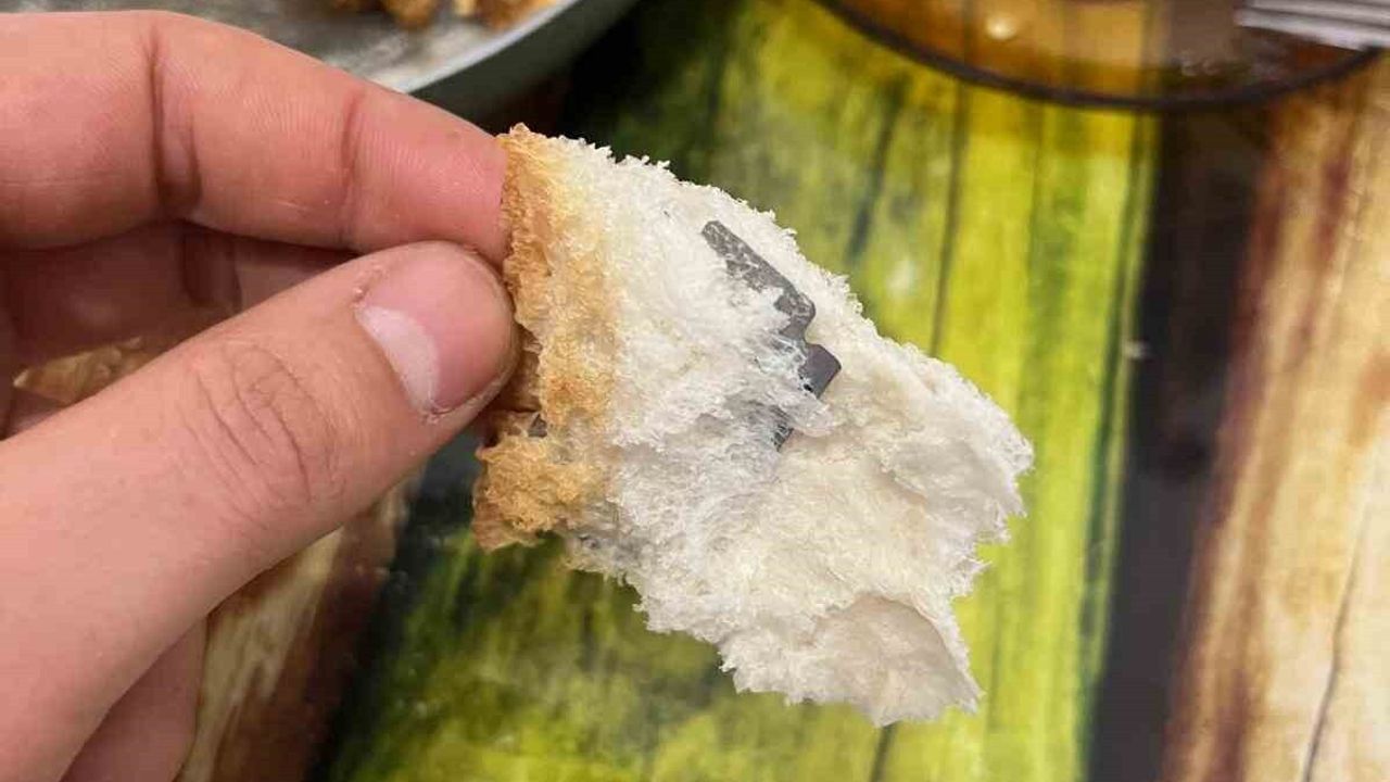 Nevşehir'de Fırın Ekmeğinden Jilet Çıktı