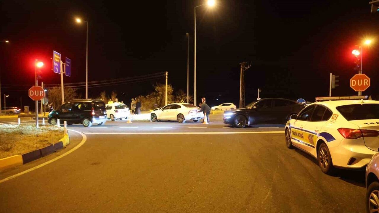 Nevşehir'de kırmızı ışık ihlali sonucu kaza: 2 yaralı