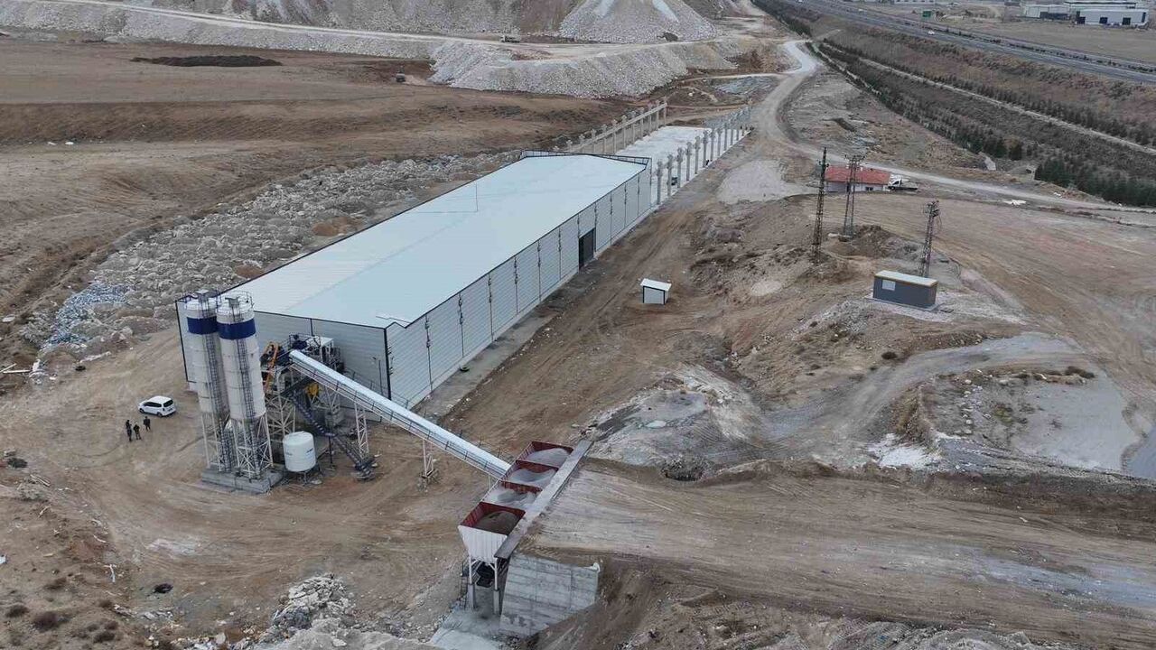Niğde Belediyesi Kendi Betonunu ve Taşını Üretecek: Tesis Açıldı