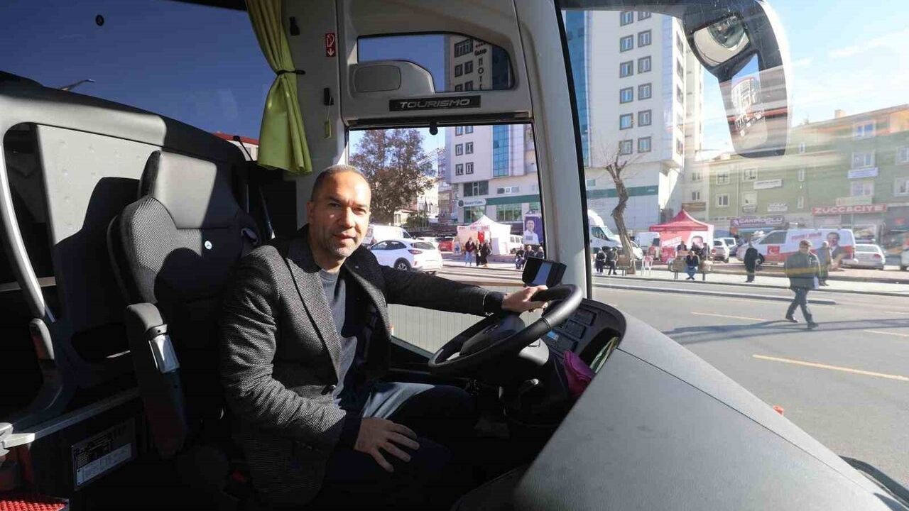 Niğde Belediyesi'ne 20 Milyon TL'lik 52 Kişilik Otobüs