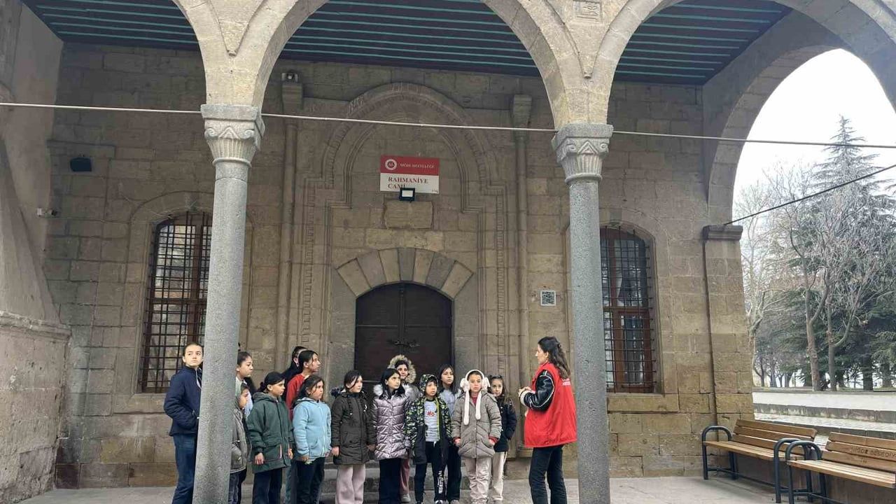 Niğde'de 'Bi Niğde mi Yapsak?' Köy Öğrencilerine Unutulmaz Gezi