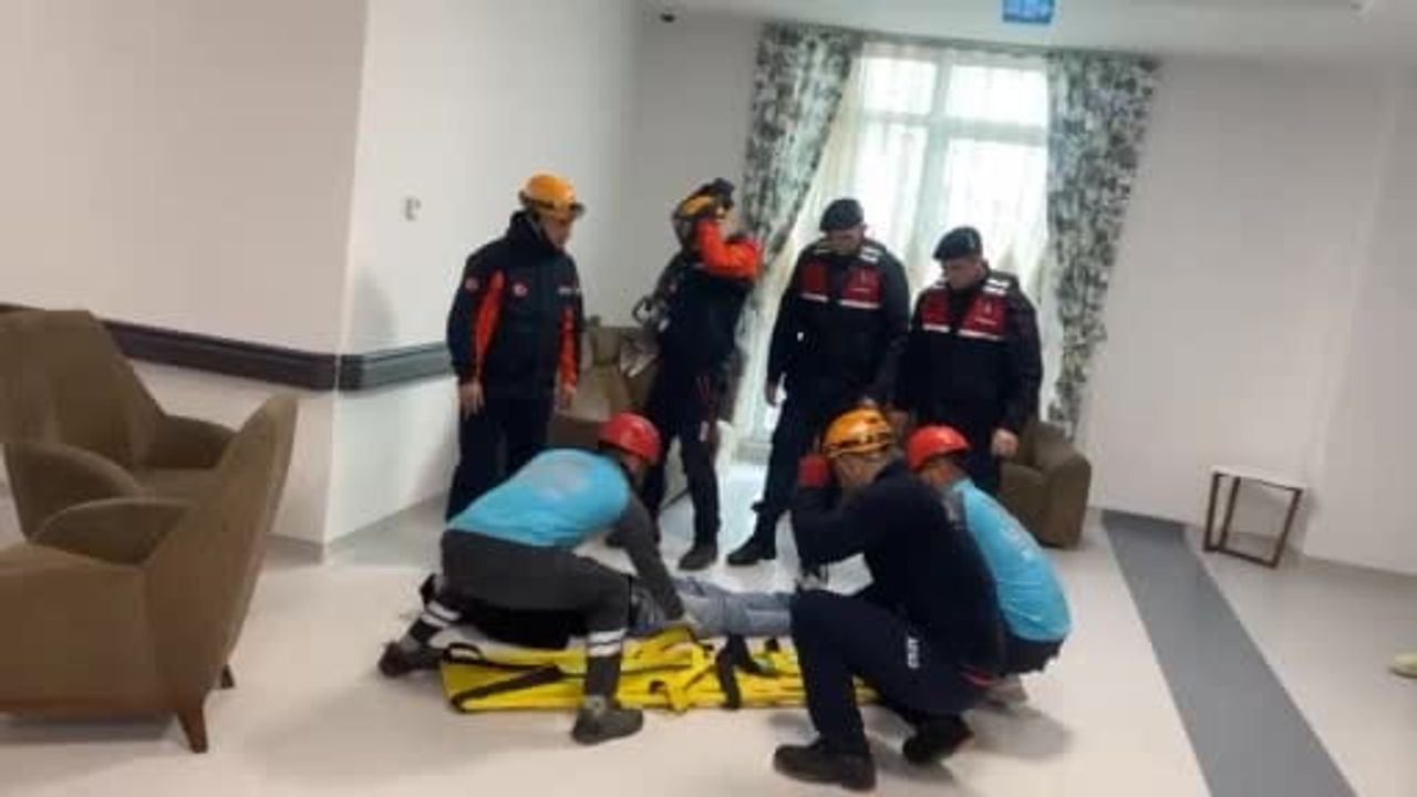 Niğde'de Gerçeğini Aratmayan Deprem Tatbikatı