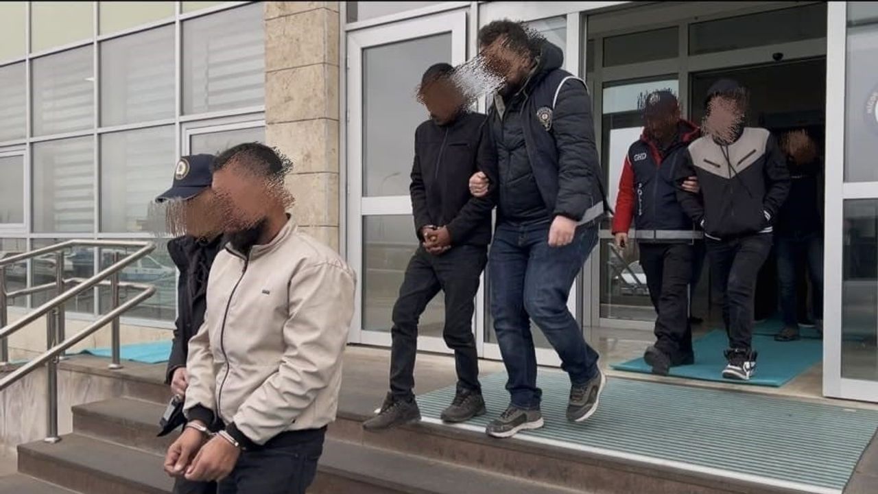 Niğde'de Göçmen Kaçakçılığı Operasyonu: 2 Tutuklama