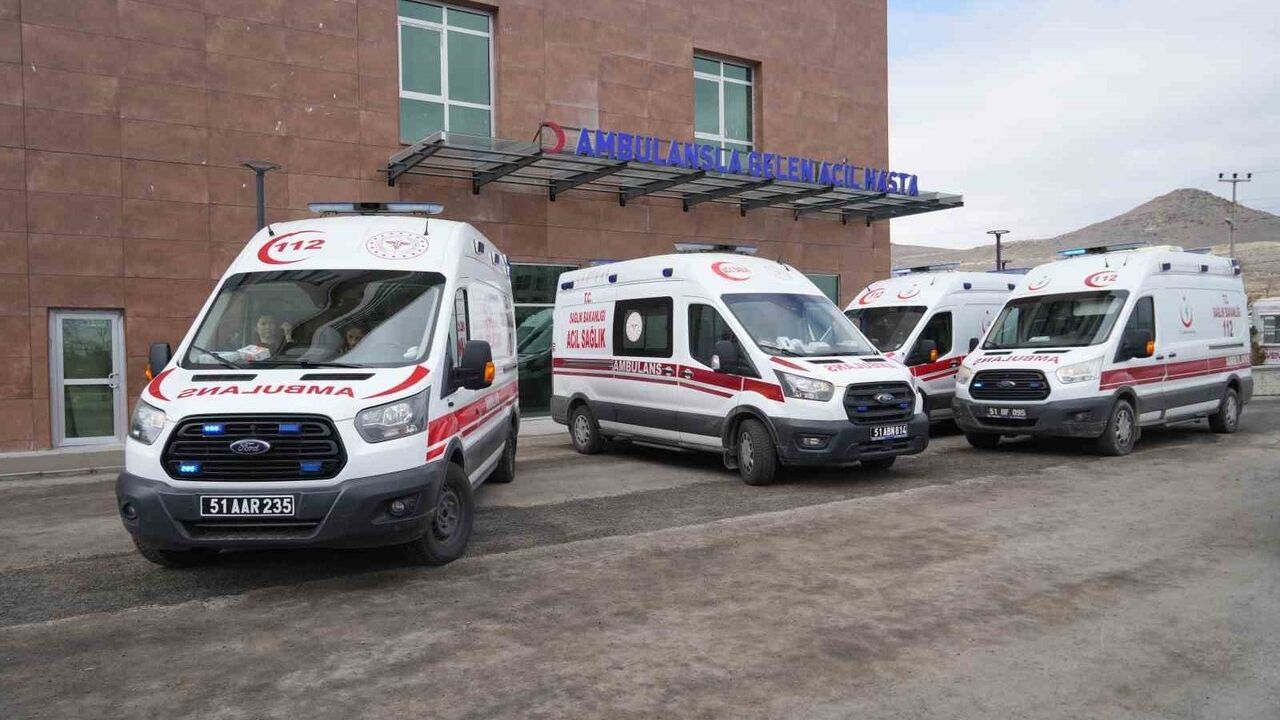 Niğde'de Tavuk Döner Sonrası 3 Öğrenci Gıda Zehirlenmesi Şüphesiyle Hastaneye Kaldırıldı