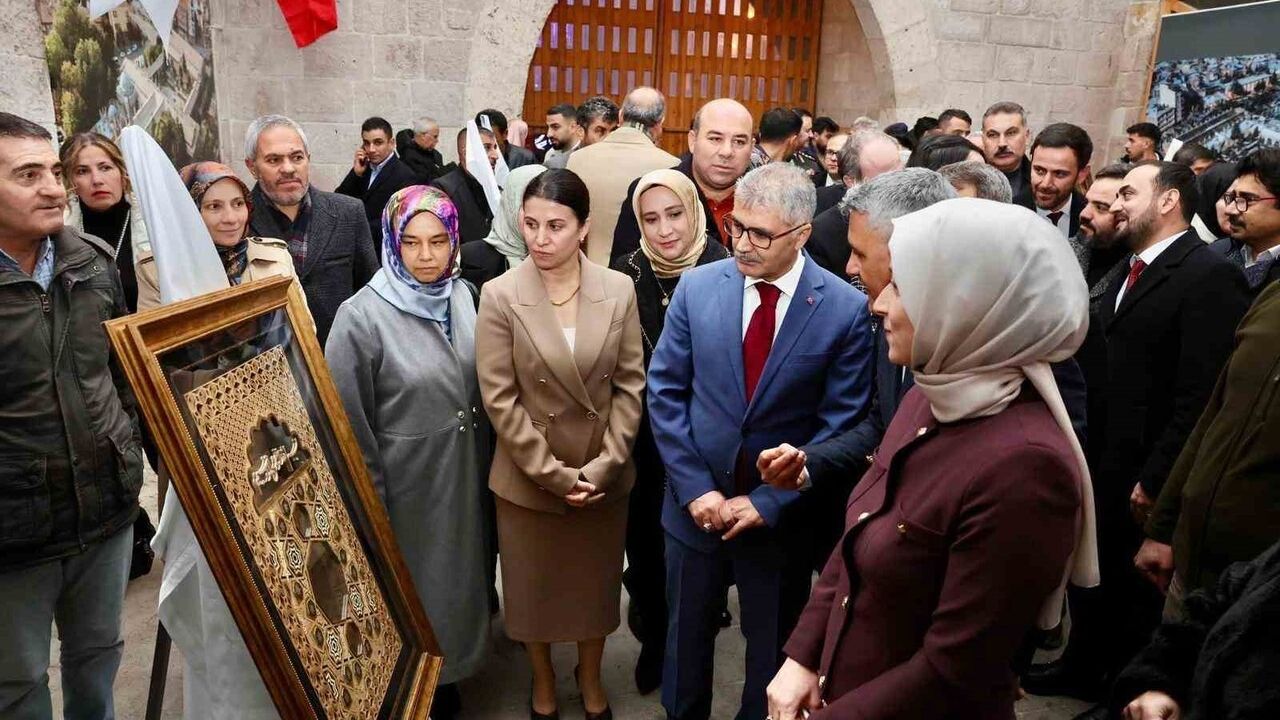 Niğde'de ‘Zamanın ve Zarafetin İzinde’ Sergisi Büyük Beğeni Topladı