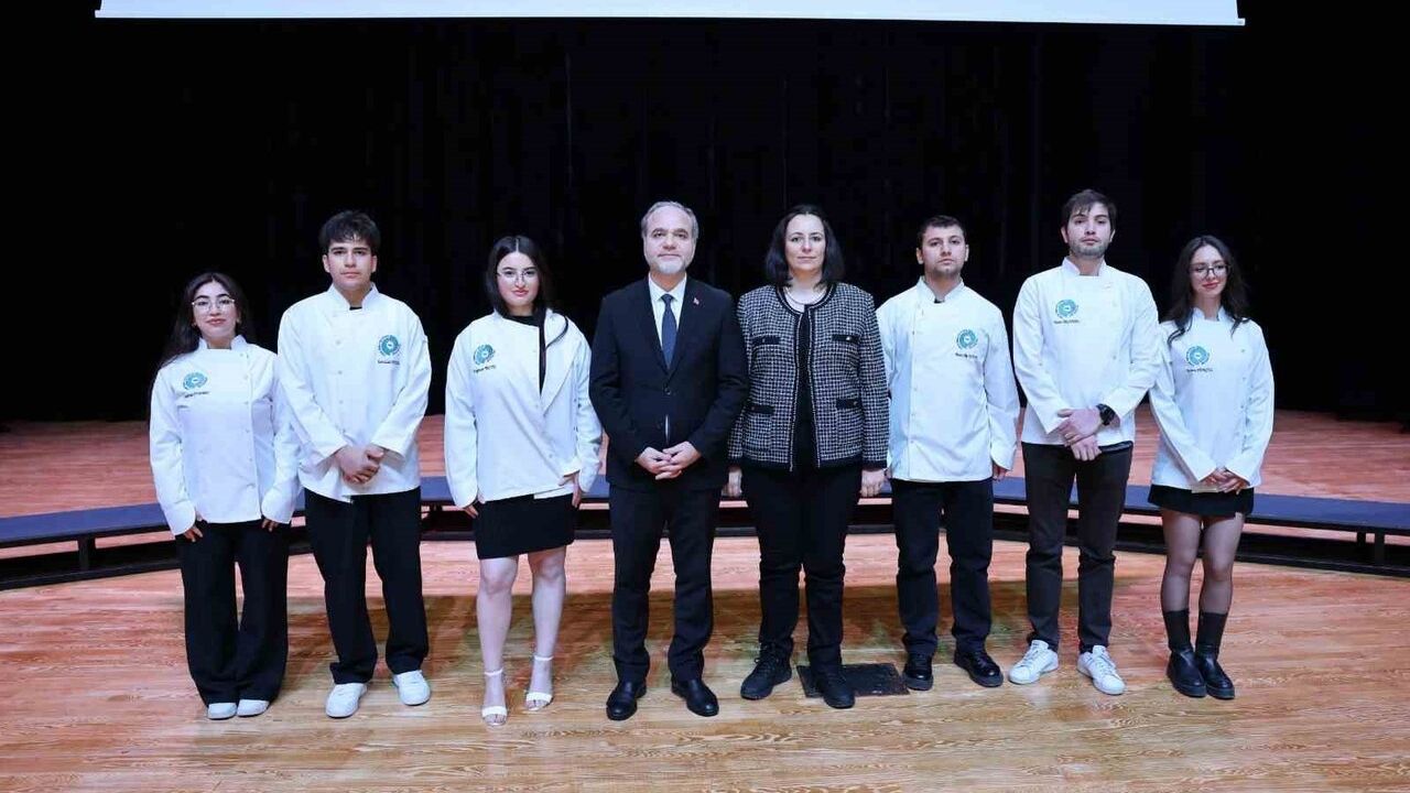 Niğde Ömer Halisdemir Üniversitesi'nde Aşçılık Öğrencileri Beyaz Önlük Töreni