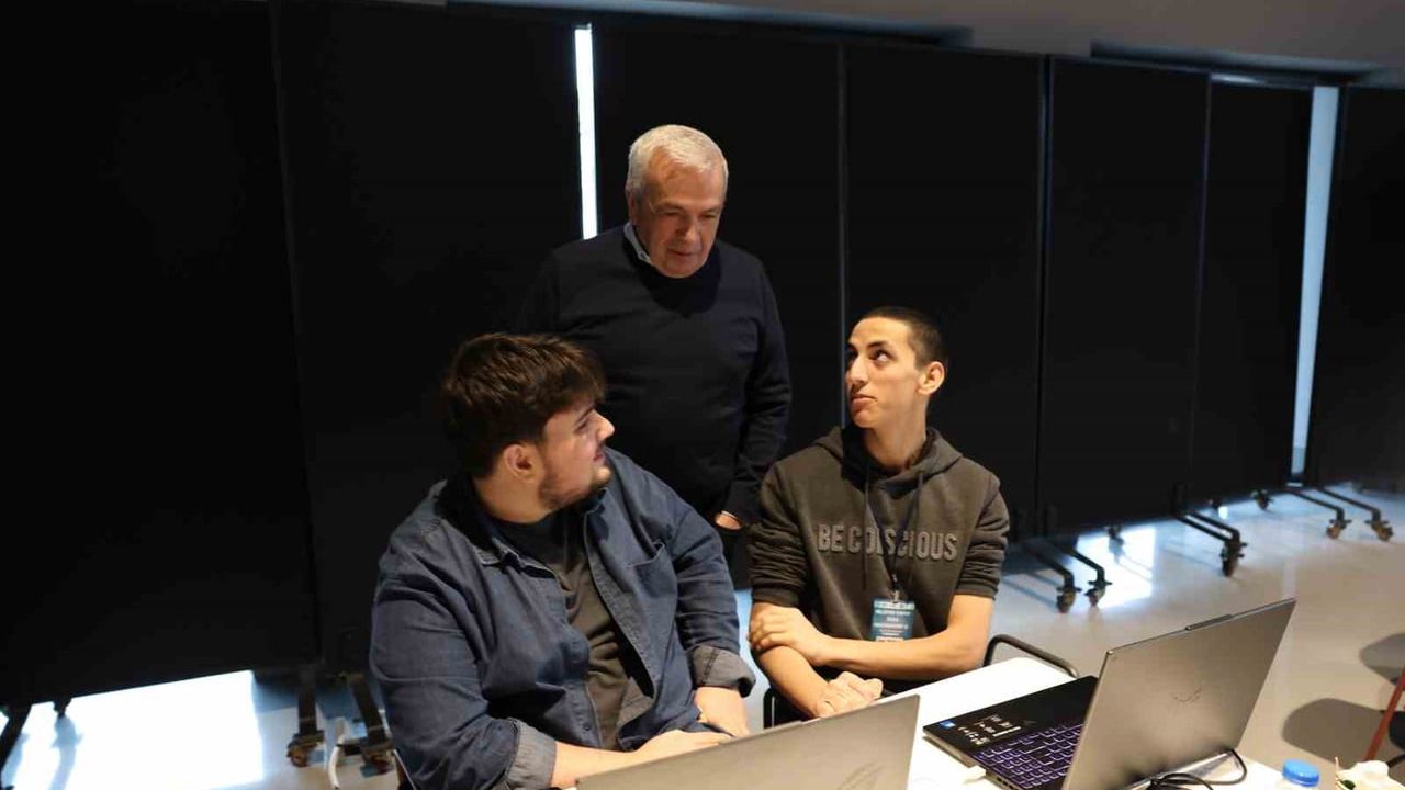 Nilüfer Yapay Zeka Hackathonu başladı: Gençlerle akıllı şehir çözümleri