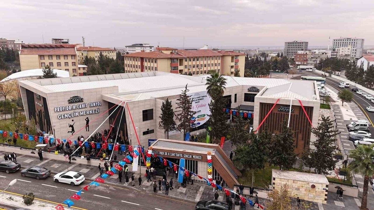 Nizip’e Yeni Gençlik Merkezi: Prof. Dr. Hüseyin Cahit Tanyol Açıldı