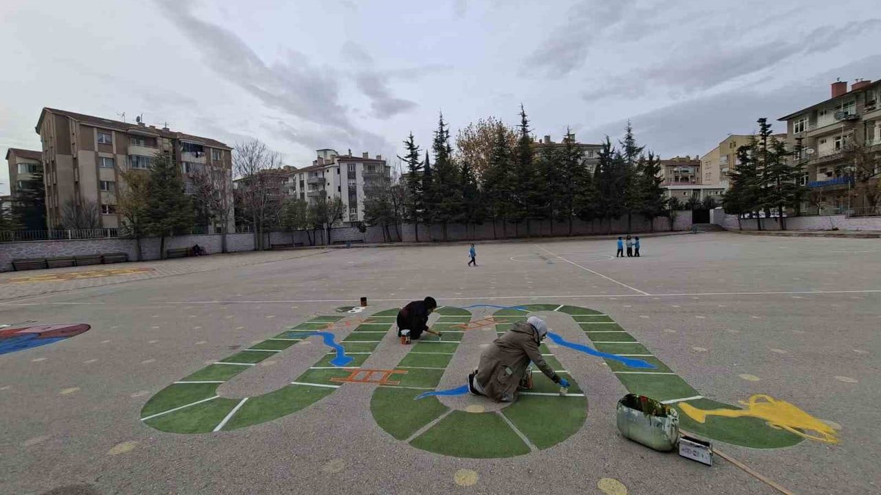 NÖHÜ Gönüllüleri Selçuk İlkokulu Bahçesini Renklendirdi
