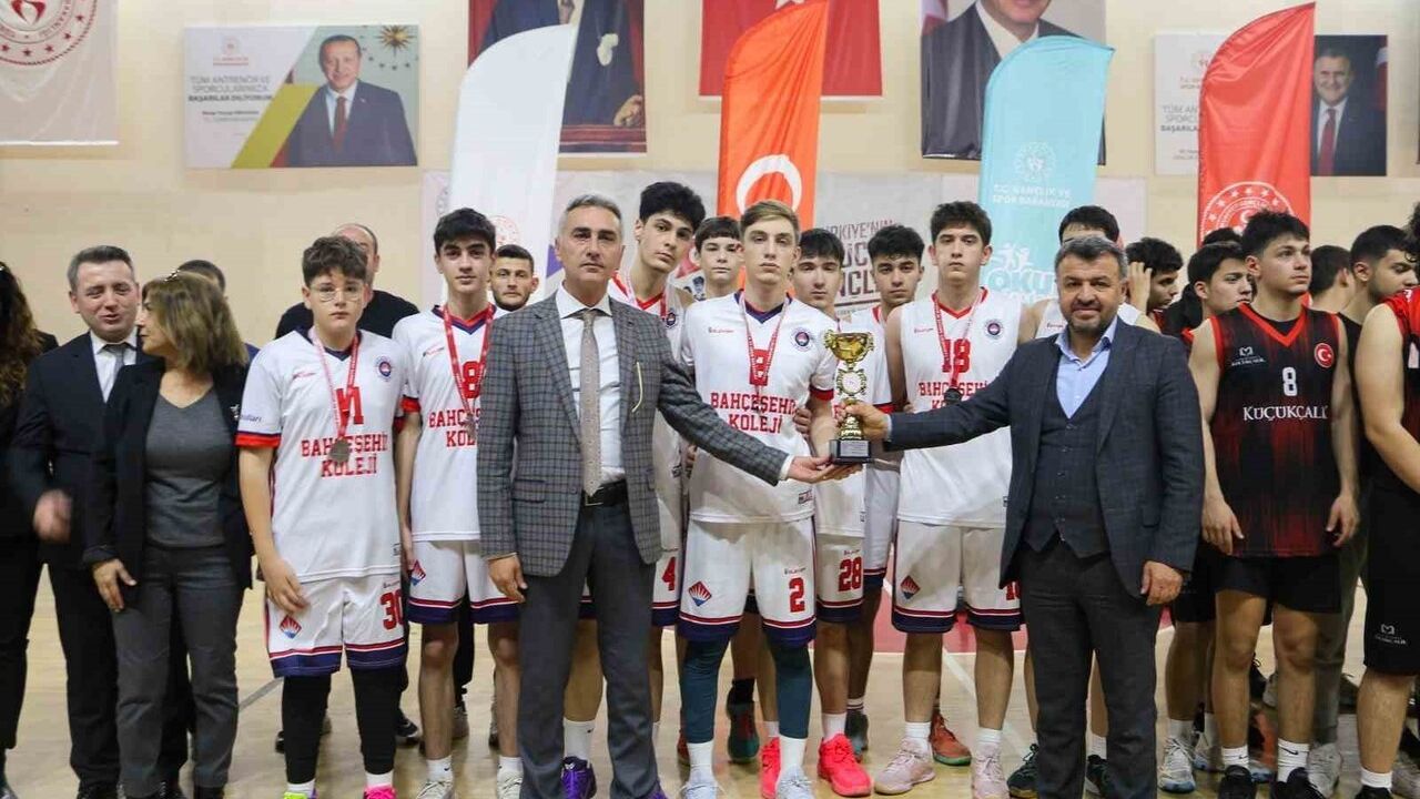 Nuh Mehmet Küçükçalık Şampiyon — Kayseri Genç A Erkekler Basketbol İl Birinciliği