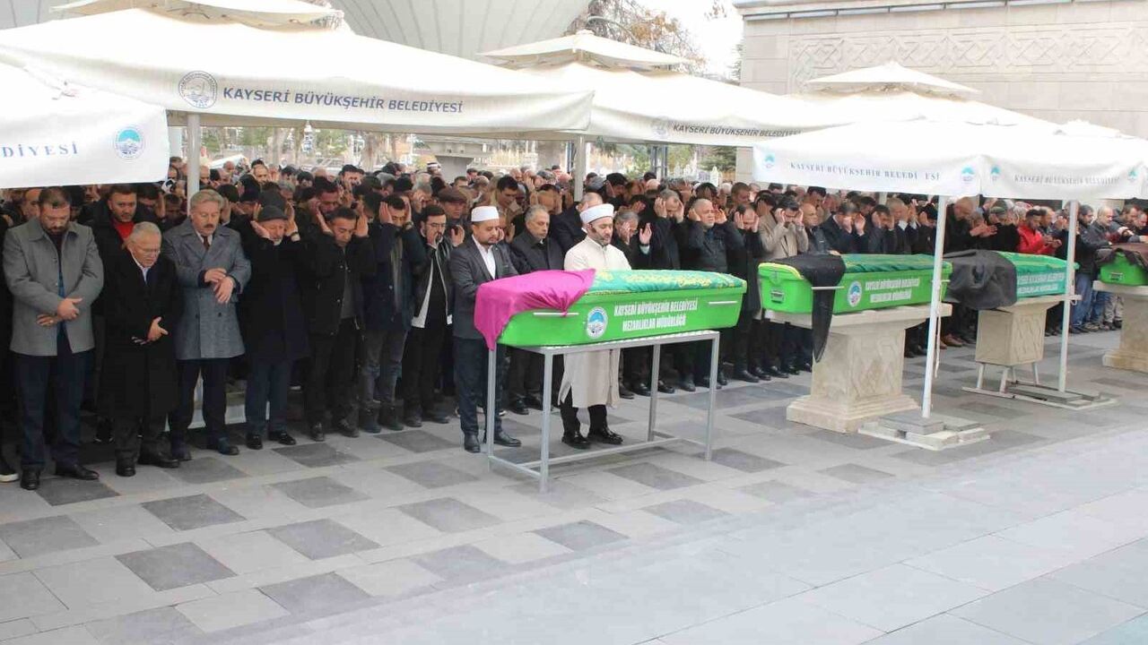 Nuray Tekinsoy Toprağa Verildi — Talas Belediyesi Meclis Üyesi Eşini Kaybetti