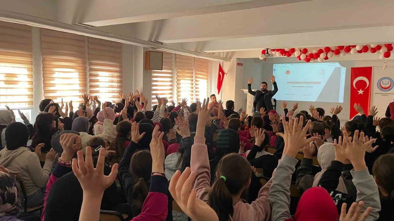 Odunpazarı Müftülüğü’nden Abdurrahman Sarar İHO’da 'Peygamber Efendimiz ve Aile Hayatı' Semineri