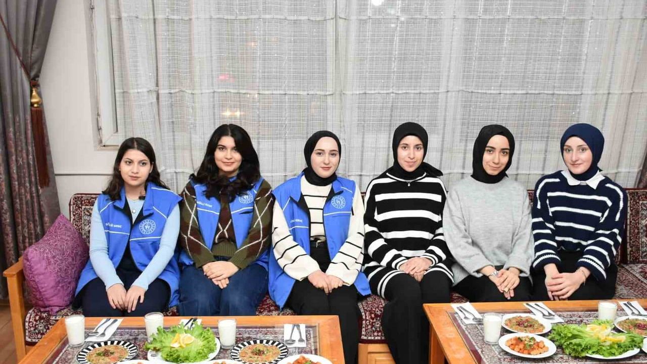 Oltu'da Gençlerin Yöresel Mutfağı: Gastronomi Kulübü İlk Deneyimini Sergiledi