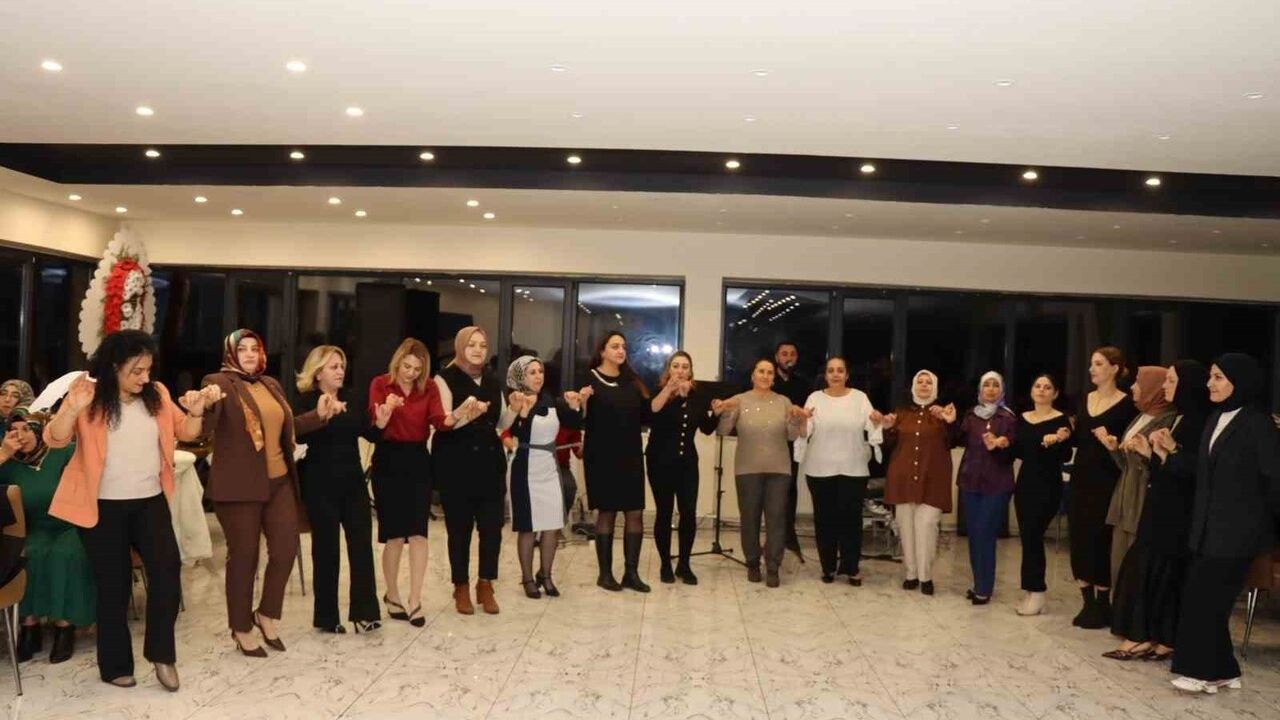 Oltu’da Kadınlar Matinasında Gönüllerince Eğlendi