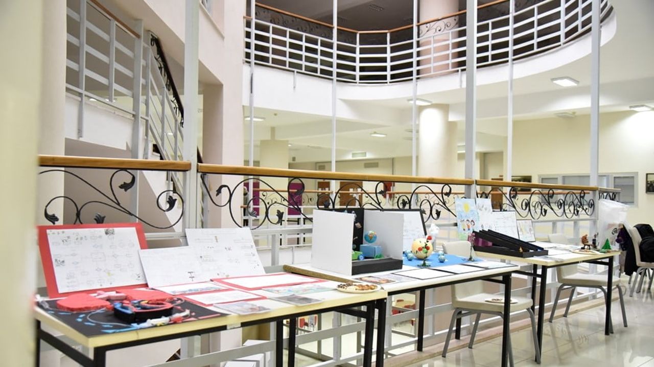 OMÜ'de 2025-2026 Güz Dönemi Fen Materyal Sergisi