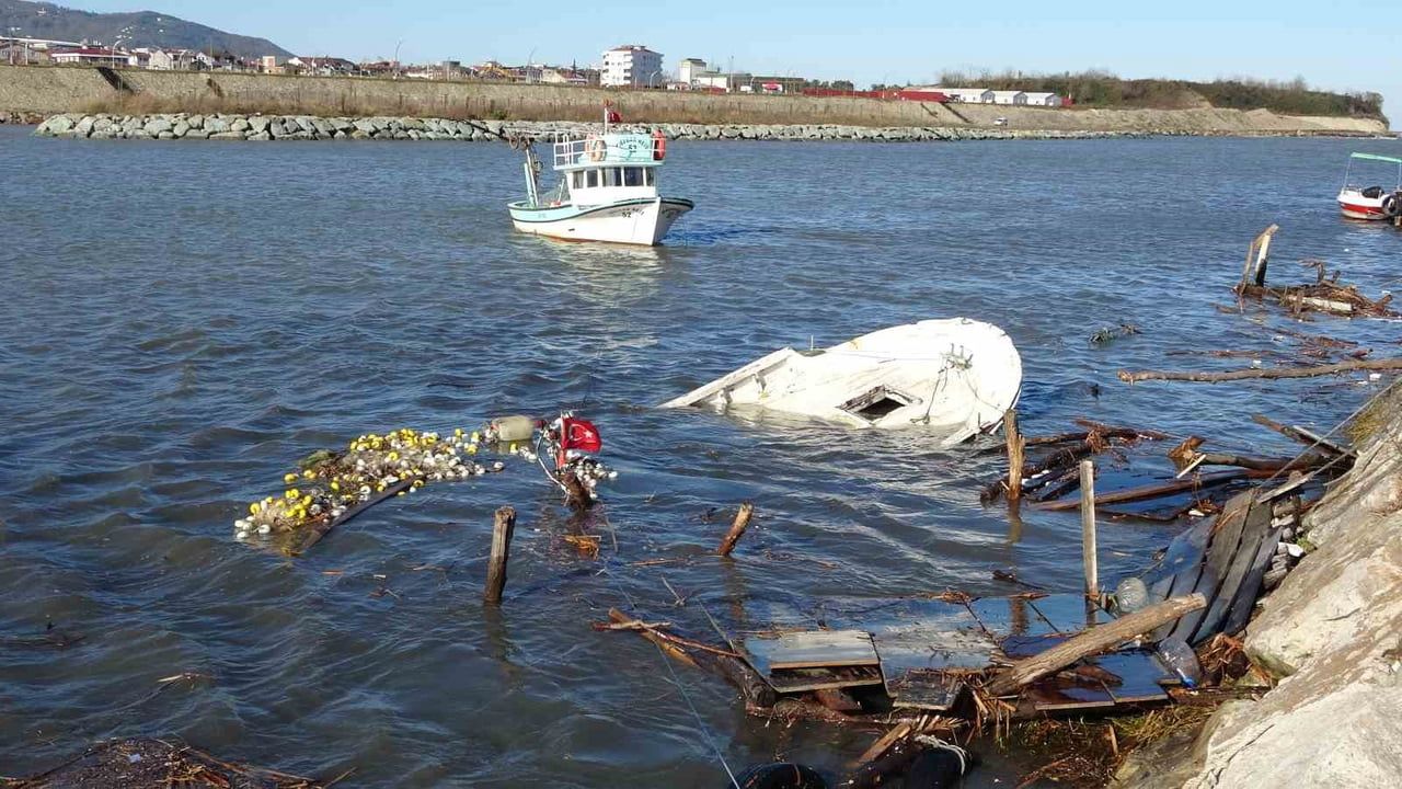 Ordu'da fırtına: Saate 70-80 km rüzgar, evler ve 8 metrelik kayık zarar gördü