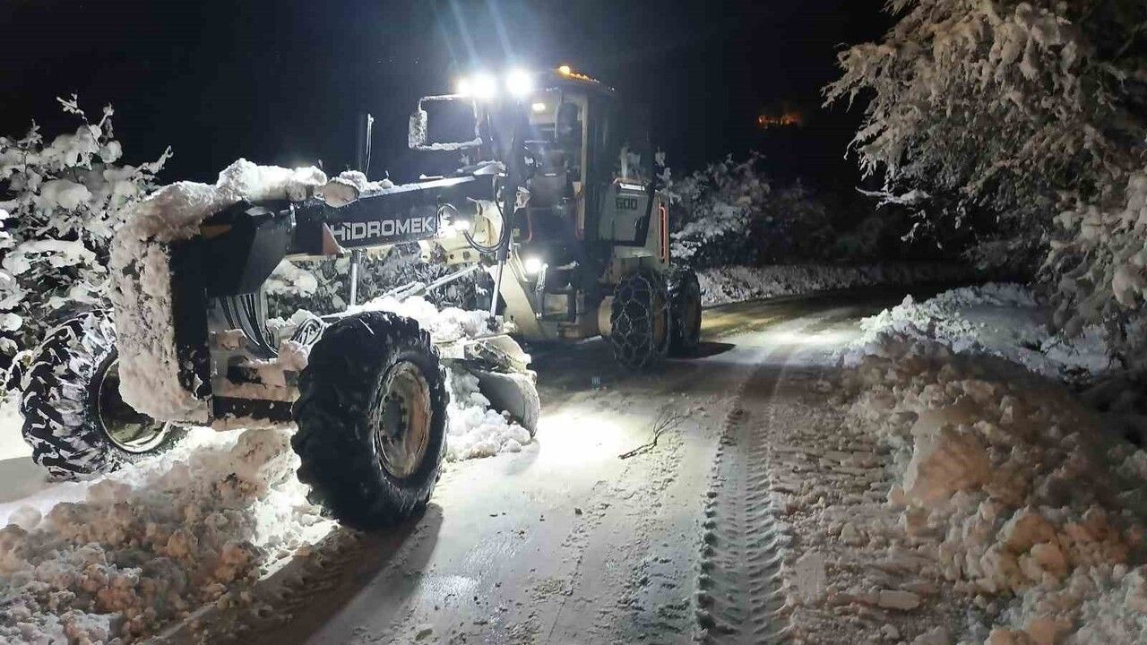 Ordu'da Kar Mücadelesi: 134 Mahalle Yolu Açıldı, 15 Hasta ve 7 Cenazeye Müdahale