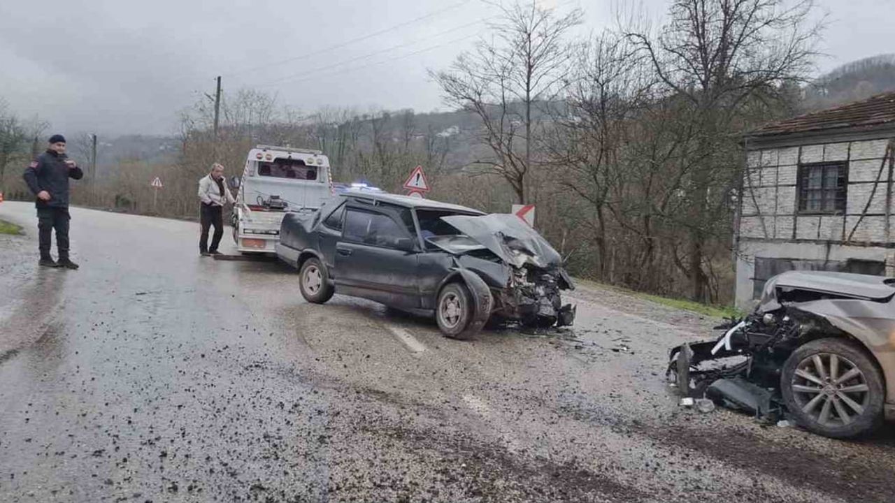 Ordu Fatsa'da Kaza: Tofaş ile Yabancı Plakalı Araç Çarpıştı, 1 Yaralı