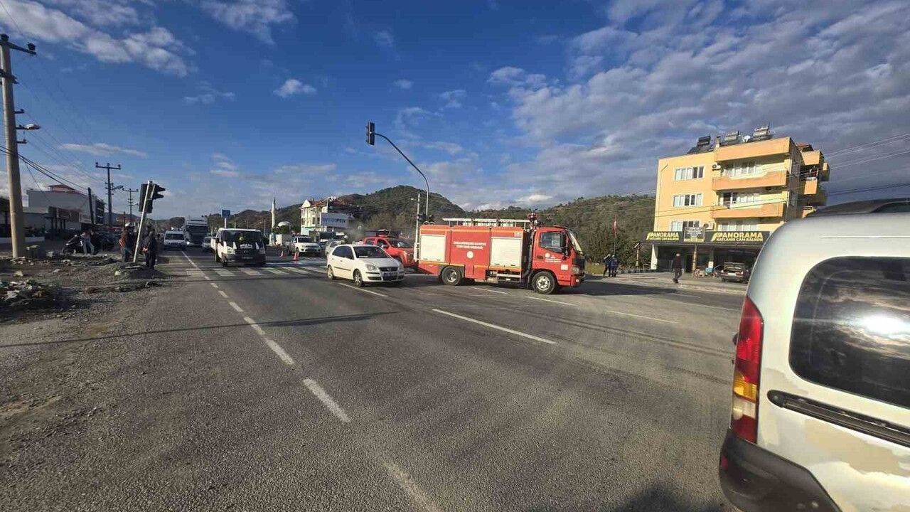 Ortaca'da D400'de Araç Yangını: Fiat 48 ABM 925 Alev Aldı