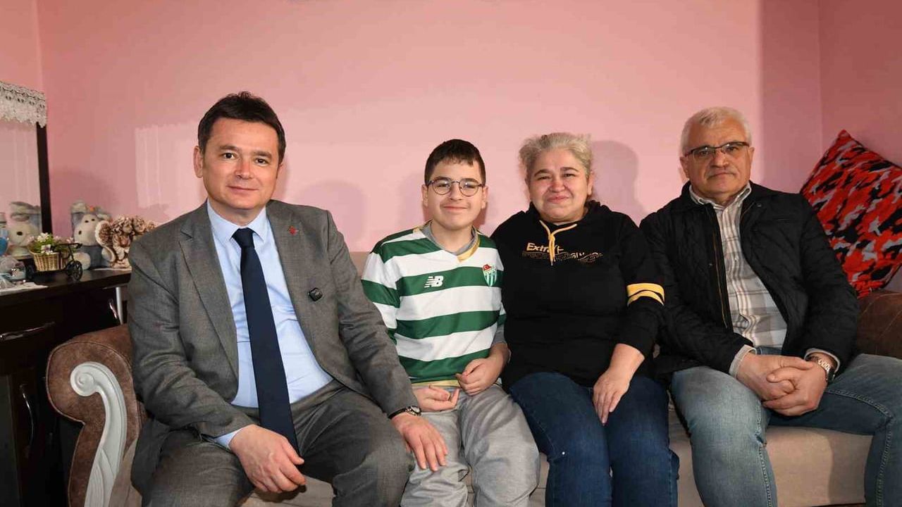 Osmangazi Başkanı Erkan Aydın’dan Otizmli Yunus Emre’ye Doğum Günü Sürprizi