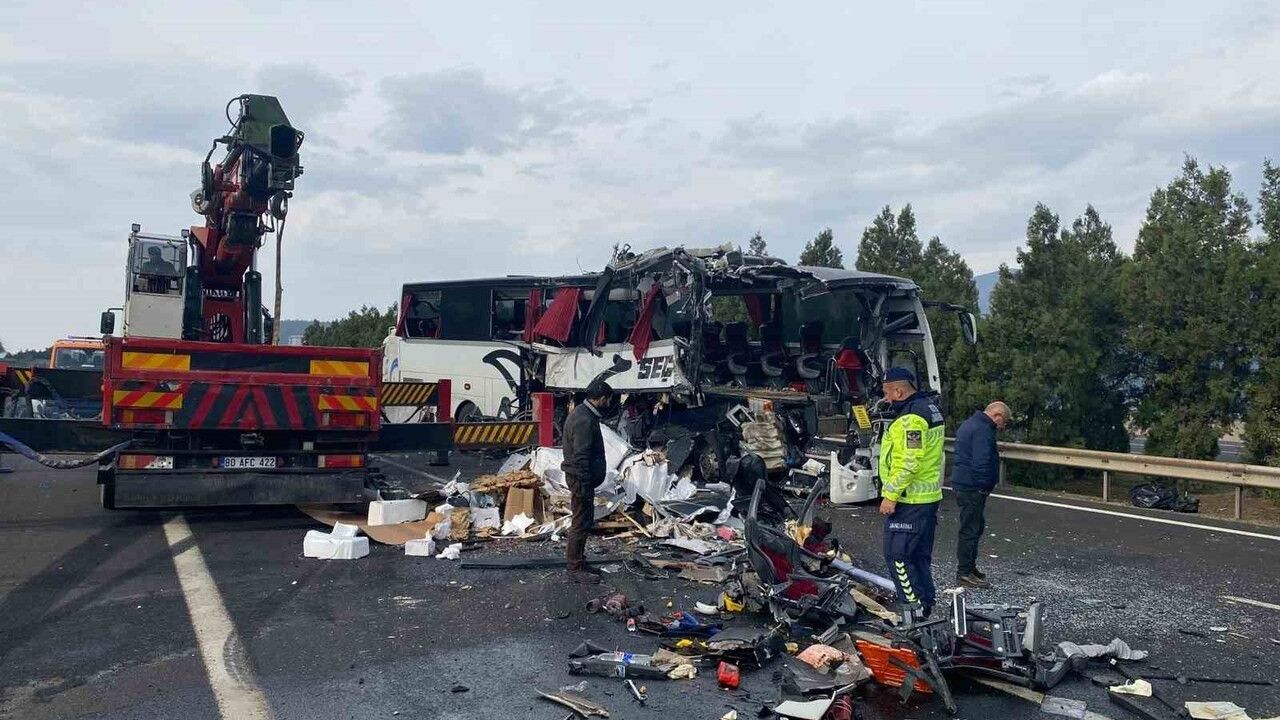 Osmaniye'de Feci Otobüs-Tır Kazasında Ölenlerin İsimleri Açıklandı