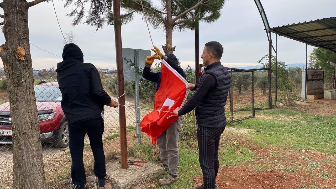 Osmaniye'de gençlerden örnek vefa: Mezarlıkta bayrak yenilendi, çeşmeler onarıldı
