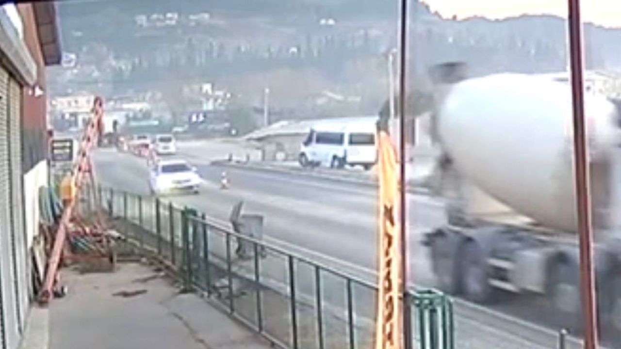 Osmaniye'de minibüsle motosiklet çarpıştı: Sürücü ağır yaralandı