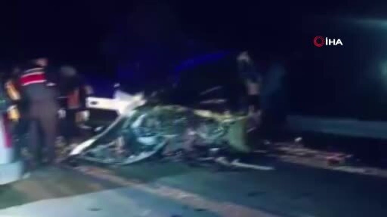 Osmaniye'de otomobil ile hafif ticari araç çarpıştı: 3 ölü, 2 yaralı