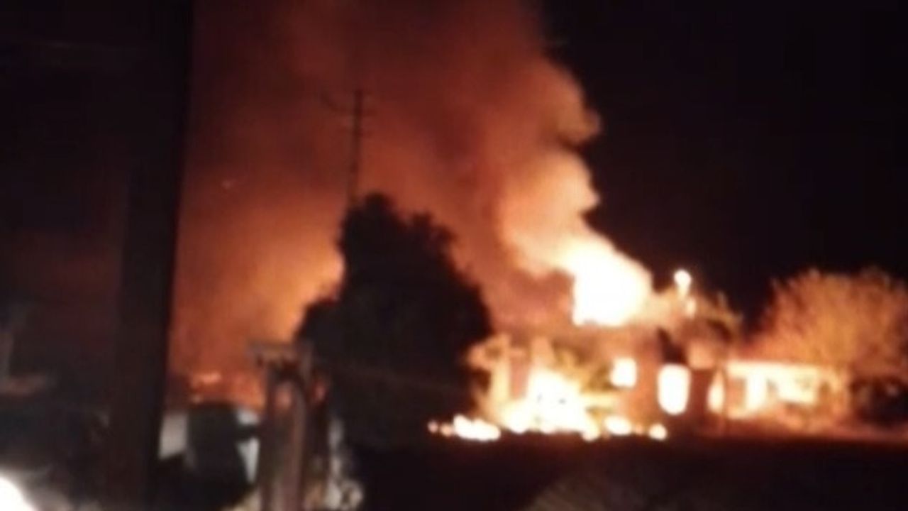 Osmaniye'de Tüplerin Bulunduğu Evde Yangın: Patlama Anları Kamerada