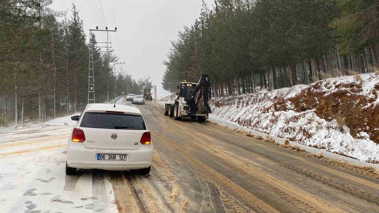 Osmaniye'de Yoğun Kar: 2 İlçede Eğitime Ara Verildi