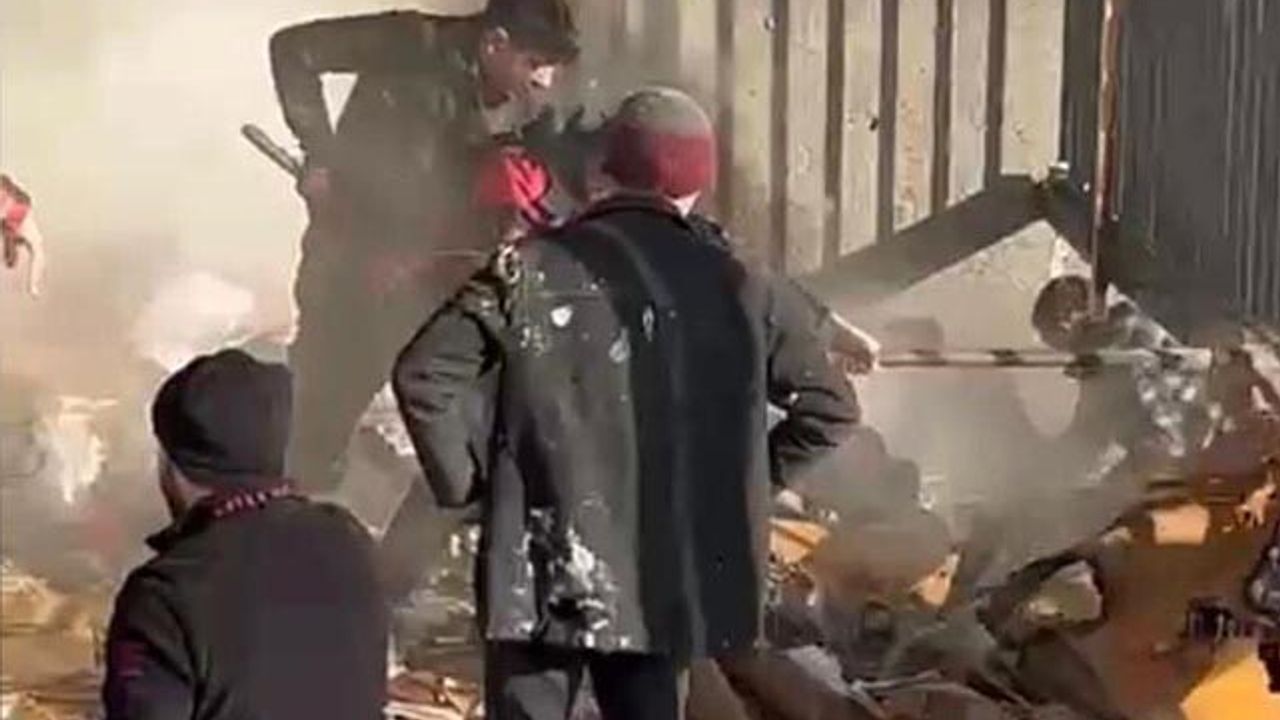 Osmaniye Düziçi'de Geri Dönüşüm İş Yerinde Korkutan Yangın