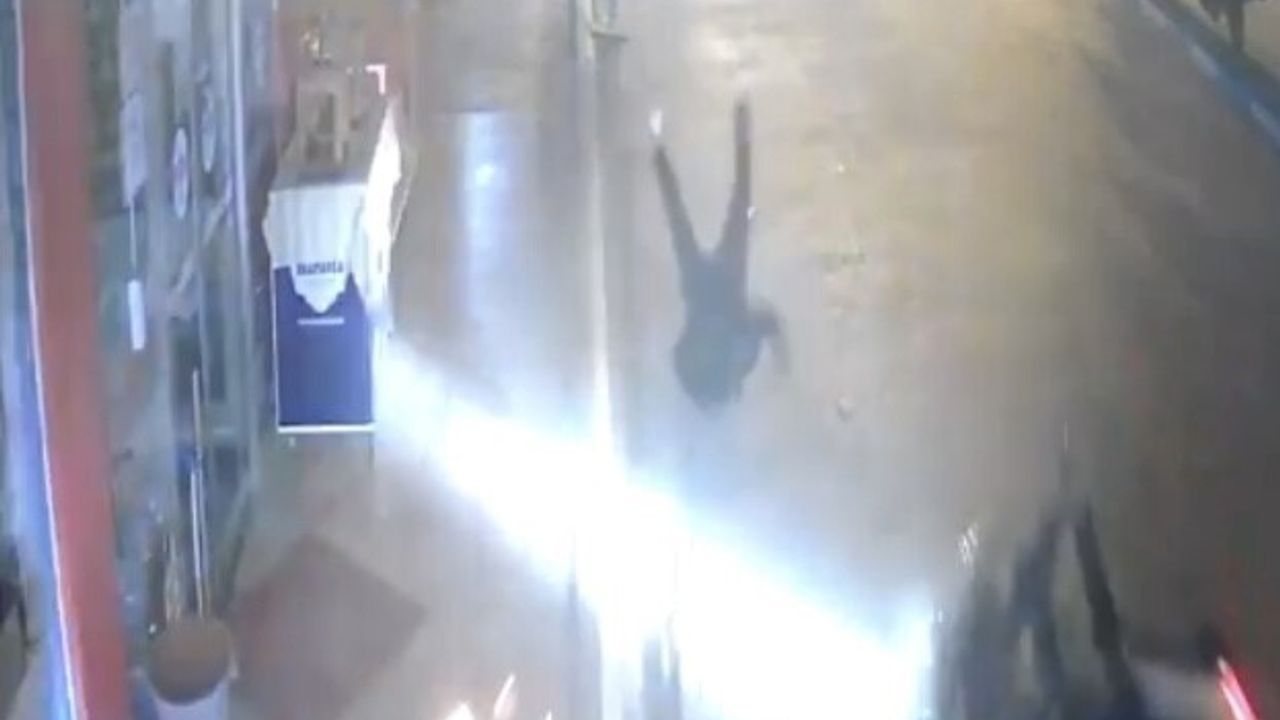 Osmaniye Düziçi'de Motosiklet Kazası: 2 Yaralı, Kaza Kamerada