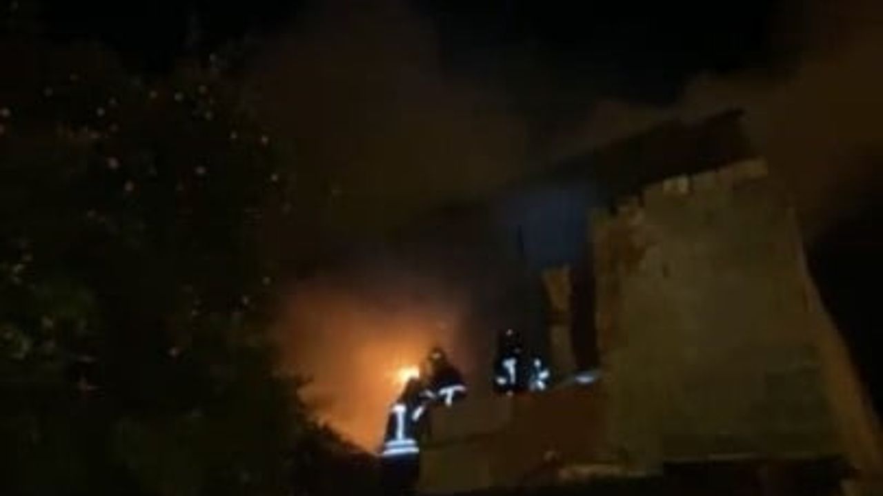 Osmaniye Rızaiye Mahallesi'nde Müstakil Ev Yangını Söndürüldü