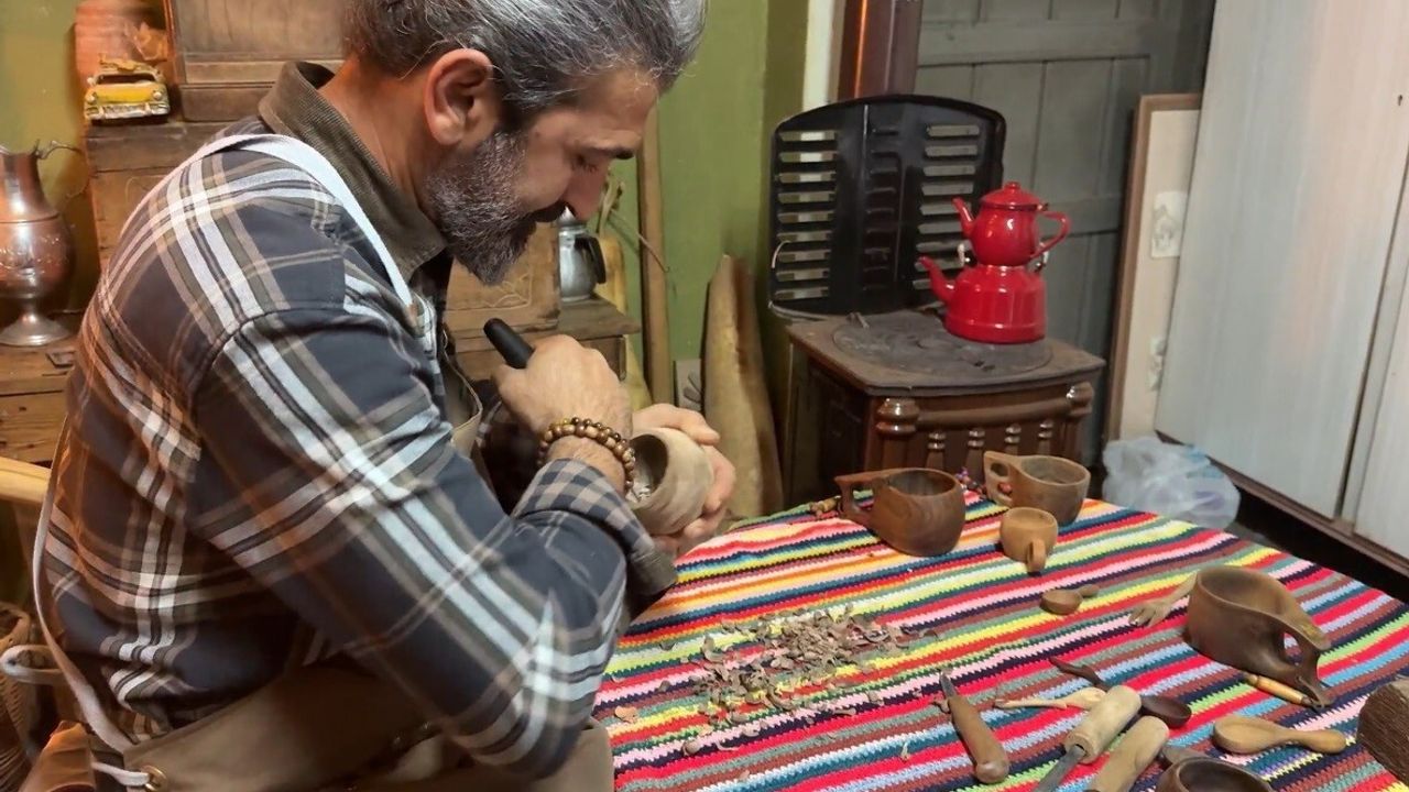 Osmaniyeli Öğretmen Babaevini Ahşap Atölyeye Çevirdi: El Yapımı Kuksa