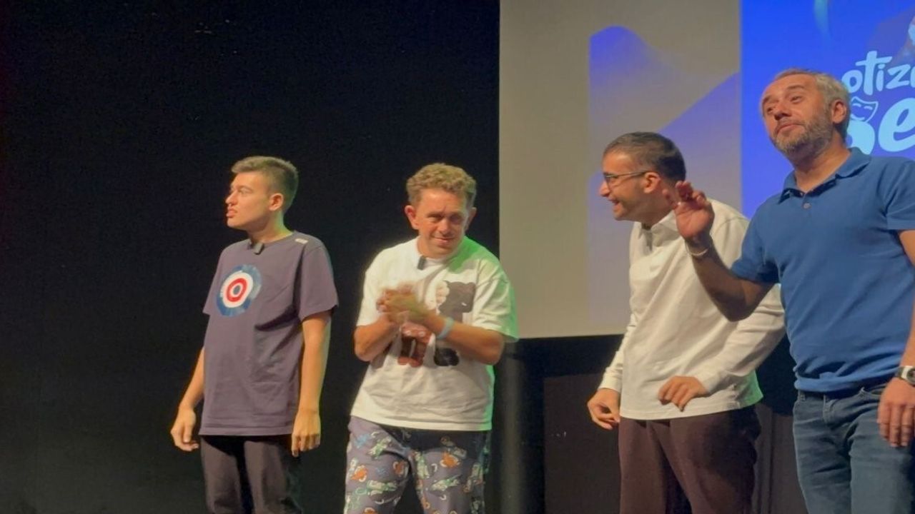 Otizm Bestiz Sahne Marmaris'te Ayakta Alkışlandı