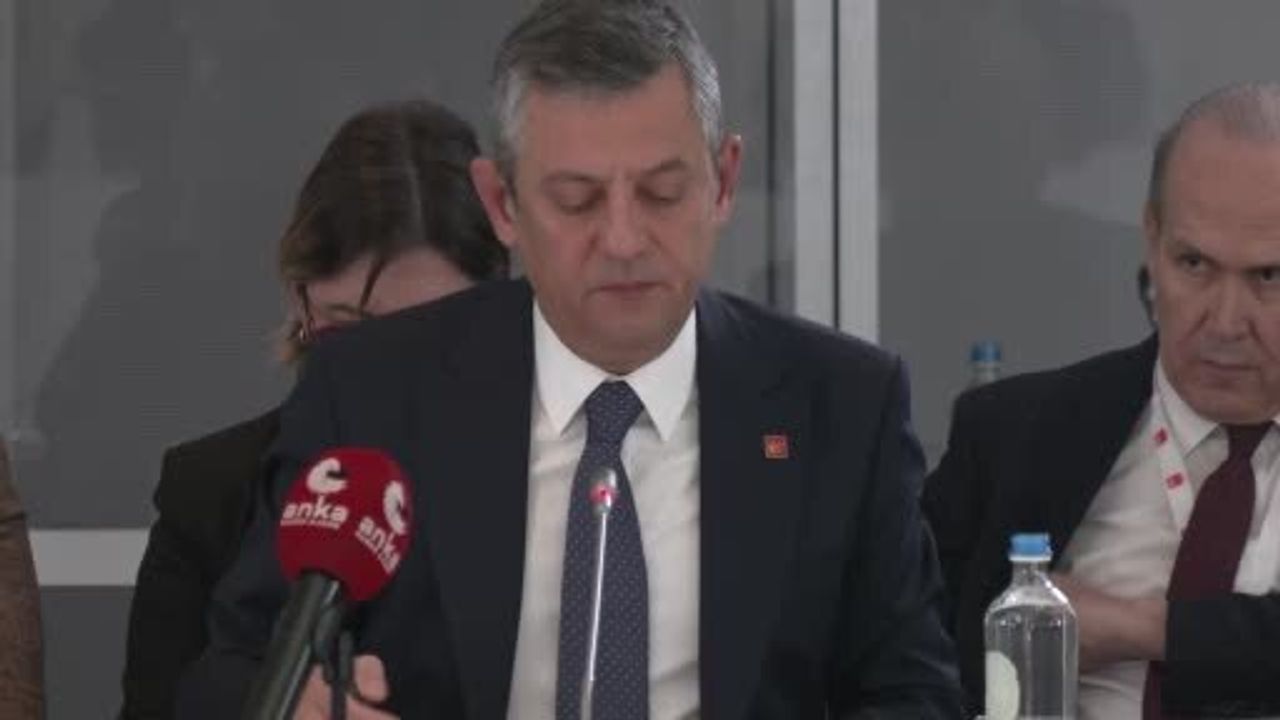 Özgür Özel'den İngiltere'ye sert tepki: İngiliz İşçi Partisi Erdoğan'la dayanışıyor