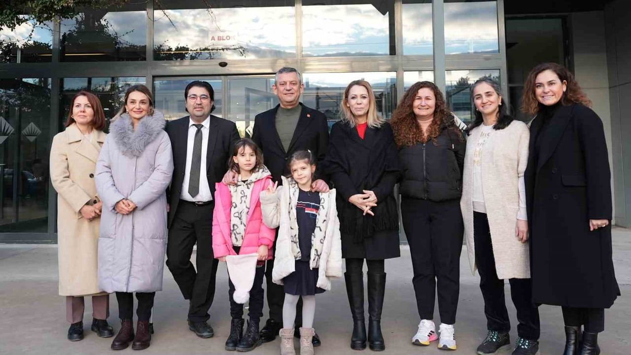 Özgür Özel, Ferdi Zeyrek'in İkiz Kızlarını Okula Bıraktı