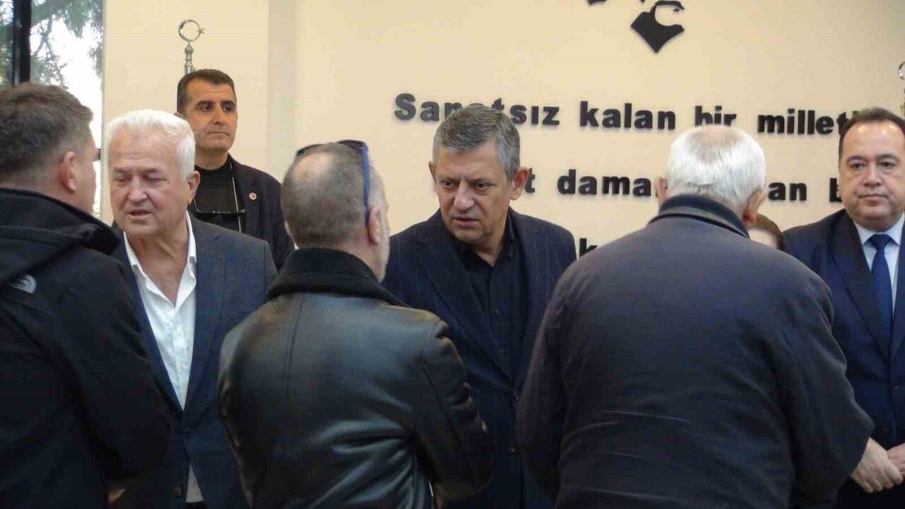 Özgür Özel, Gülşah Durbay'ın 3. Gün Taziyesinde Yanında