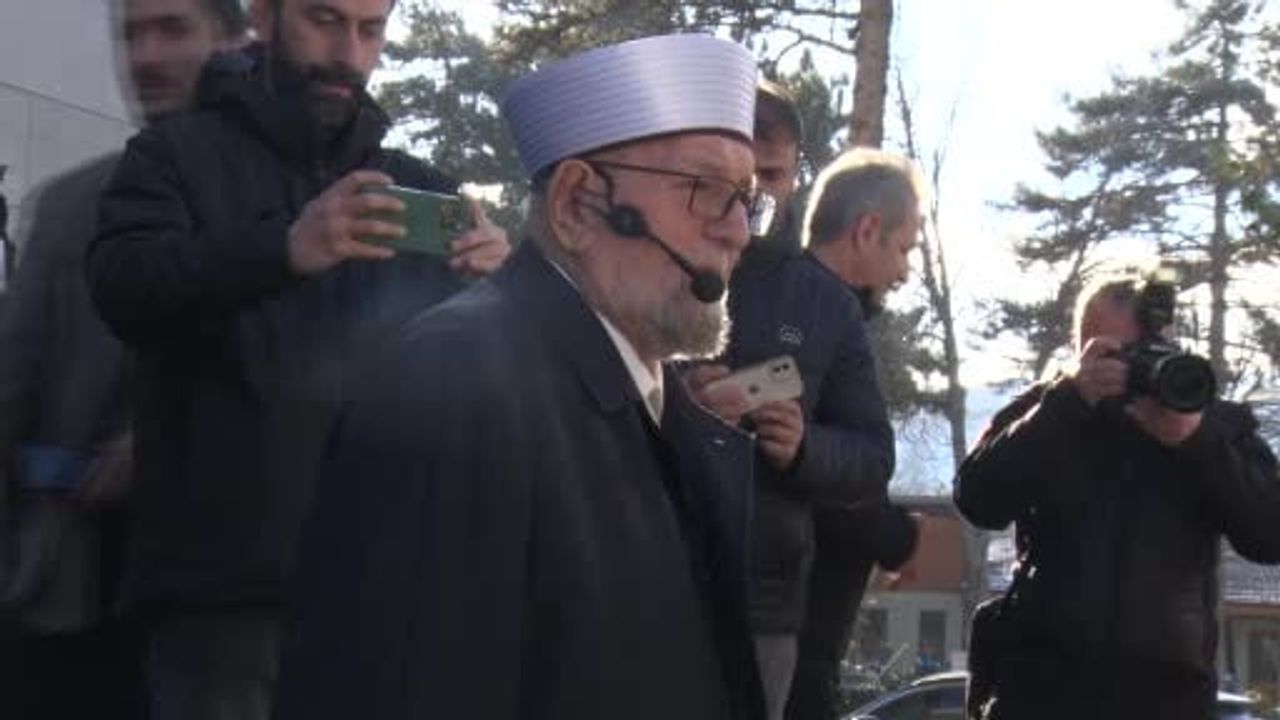 Pakize Nursaçan Vefat Etti: Necmettin Nursaçan Cenaze Namazını Kıldırdı