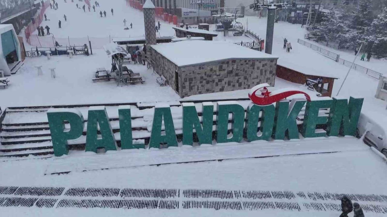 Palandöken'de Görsel Şölen: Erzurum'da Yılbaşı Öncesi Yoğun Kar