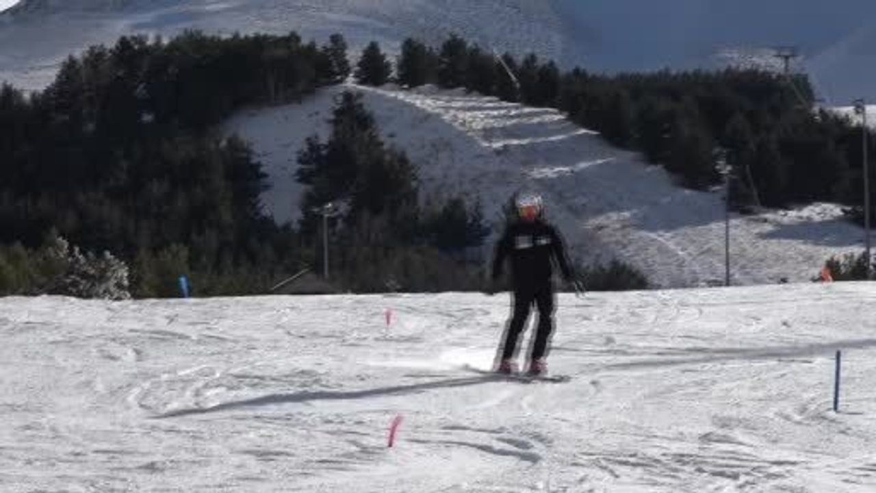 Palandöken'de Yapay Karla Kayak Keyfi: Sezon Erken Açıldı