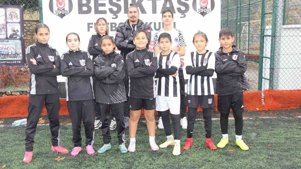 Pamukkale Beşiktaş Futbol Okulu'ndan 9 Genç İzmir Seçmelerine Davet Edildi