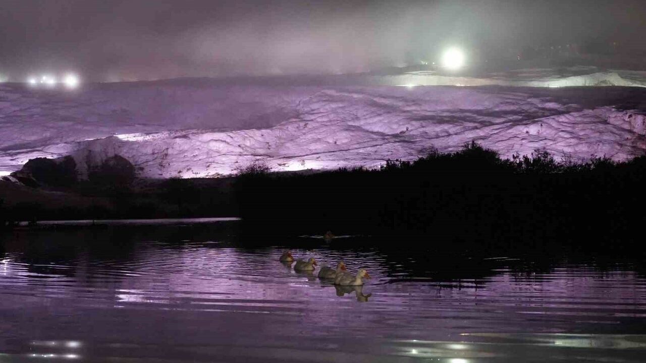 Pamukkale'de Yağmur Sonrası Kartpostallık Sis