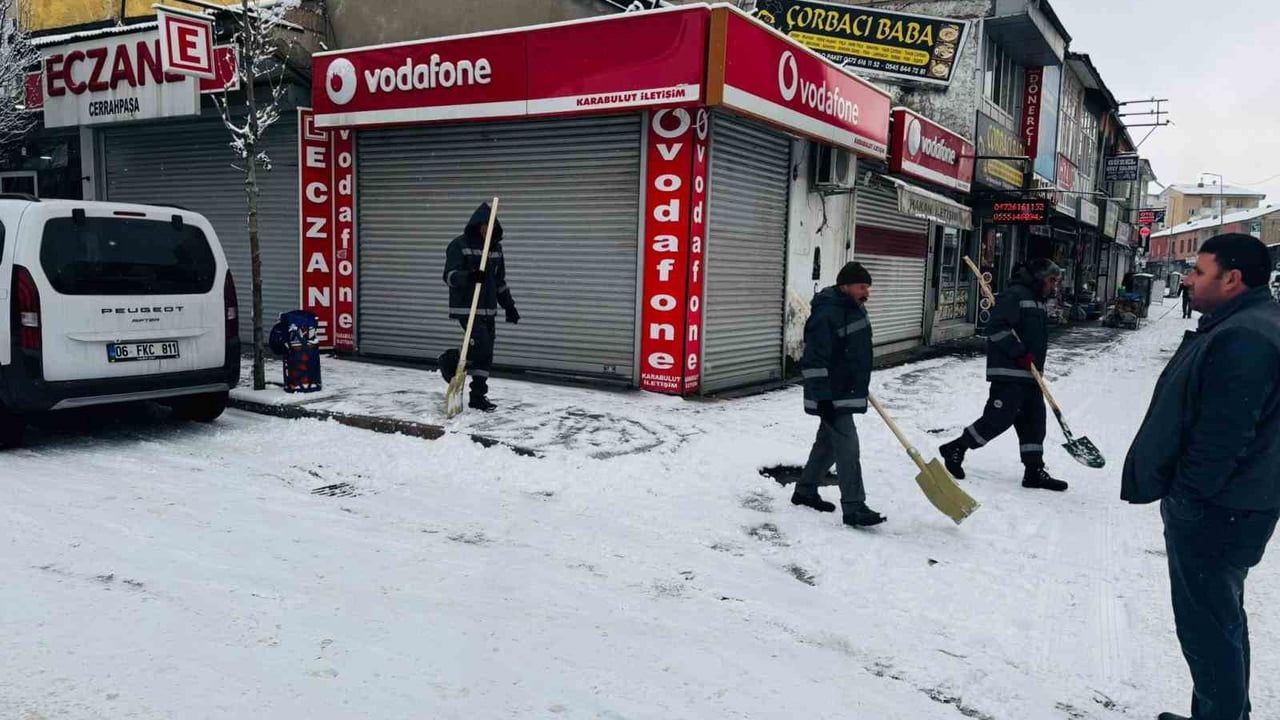 Patnos Belediyesi 7/24 Karla Mücadeleyle Ulaşımı Rahatlatıyor