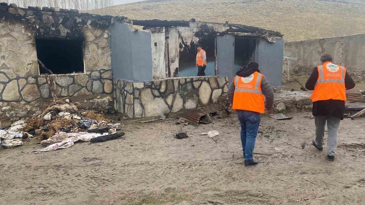 Patnos İyilik Elçileri Derneği, Sobadan Yanan Aileye Destek Başlattı