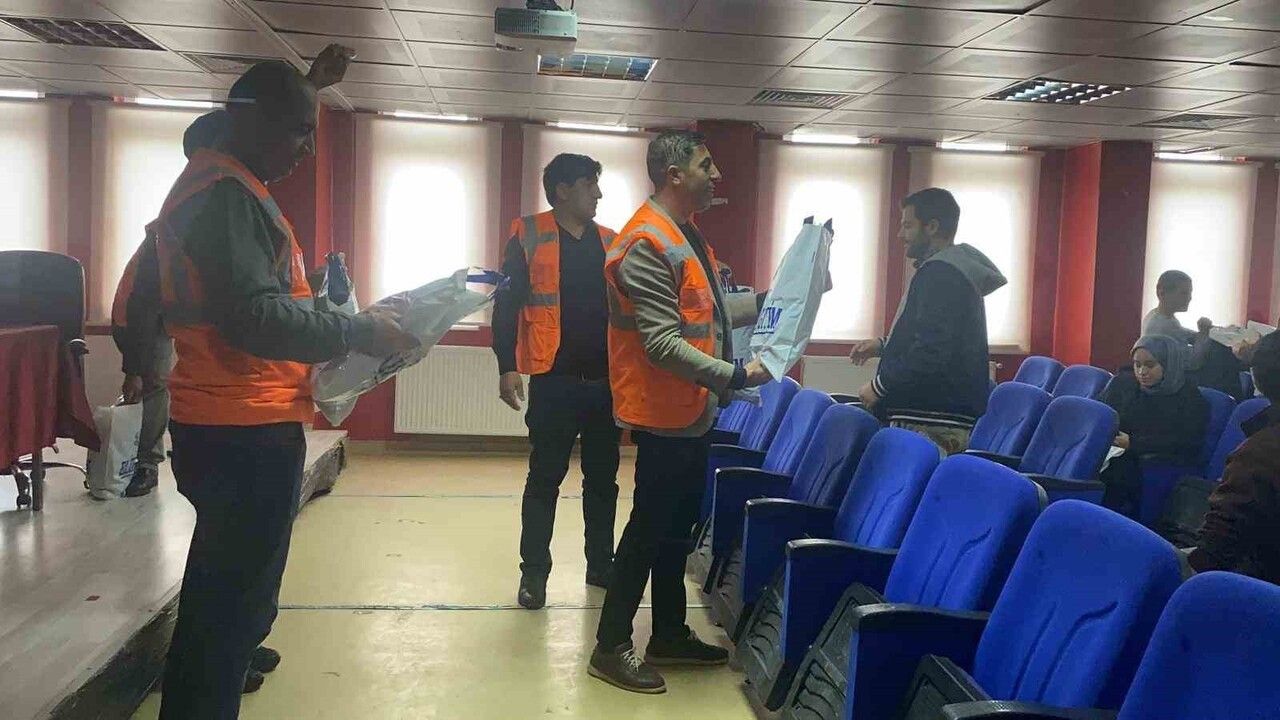 Patnos İyilik Elçileri Özel Çocukların Yüzünü Güldürdü