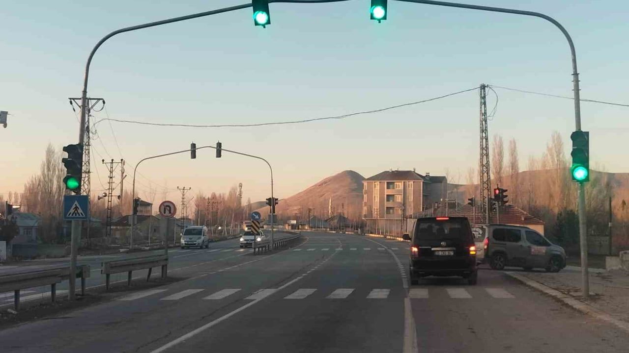 Patnos'ta Trafik Işıkları Yeniden Faaliyete Geçti