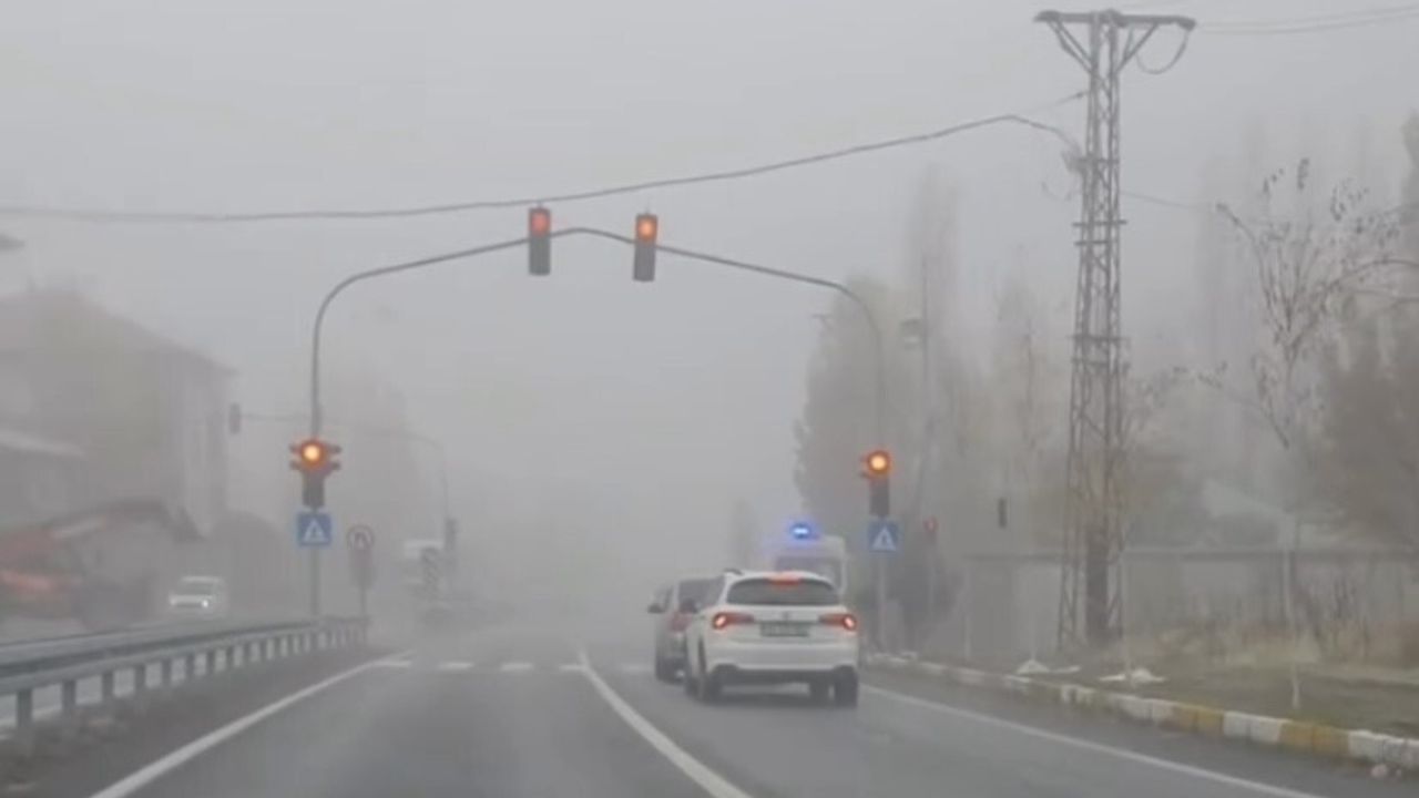 Patnos'ta Yoğun Sis Ulaşımı Aksattı: Görüş 40 Metreye Düştü